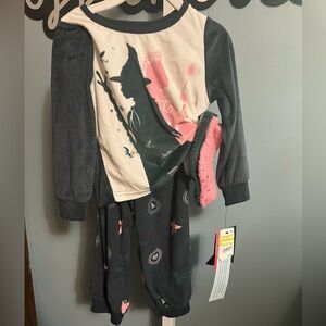 Wicked Long Sleeve and Pant Pajama Set with Non Skid Slippers NWT